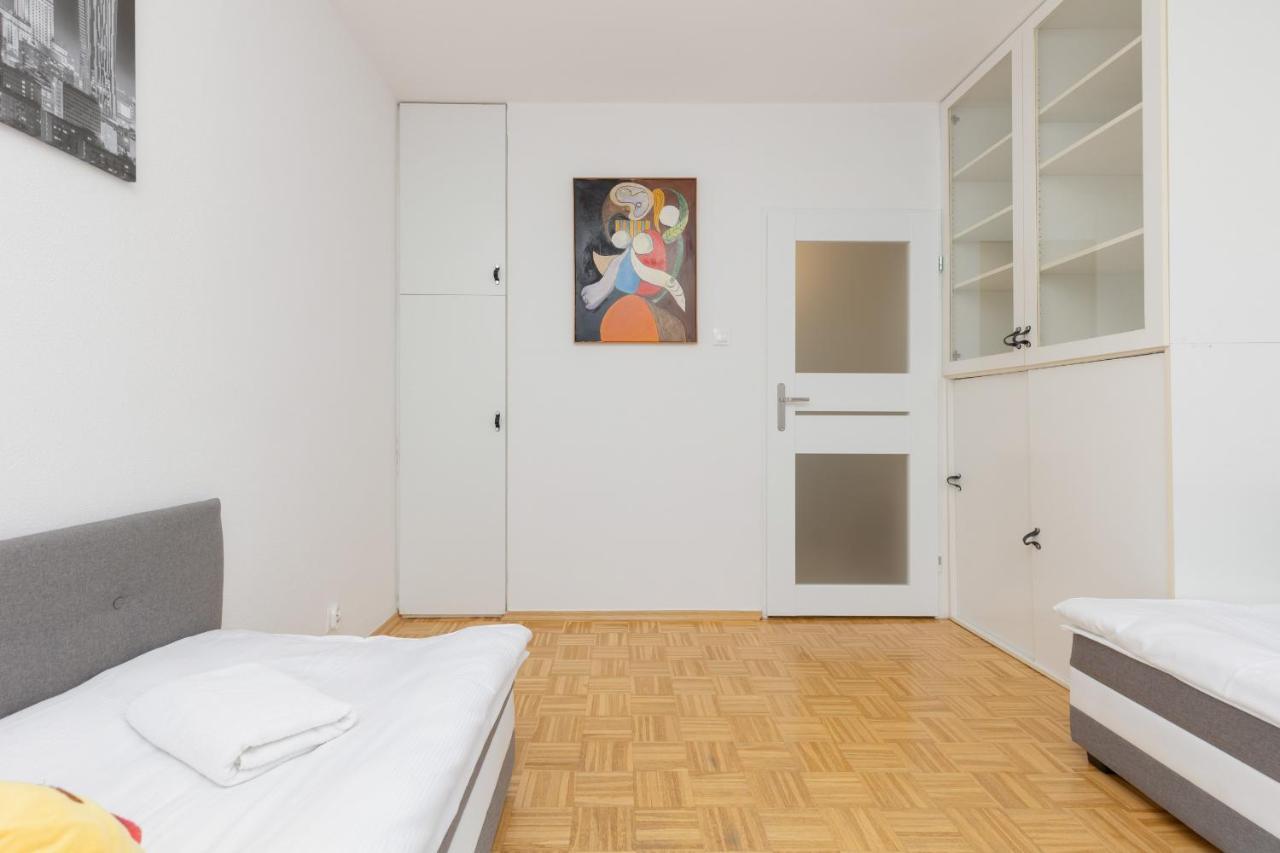 Family Apartment Bogatynska Bemowo By Noclegi Renters Warszawa Exteriör bild